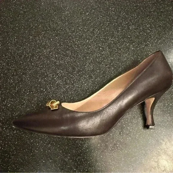 Stuart Weitzman leather black pumps with golden detail - Picture 7 of 8